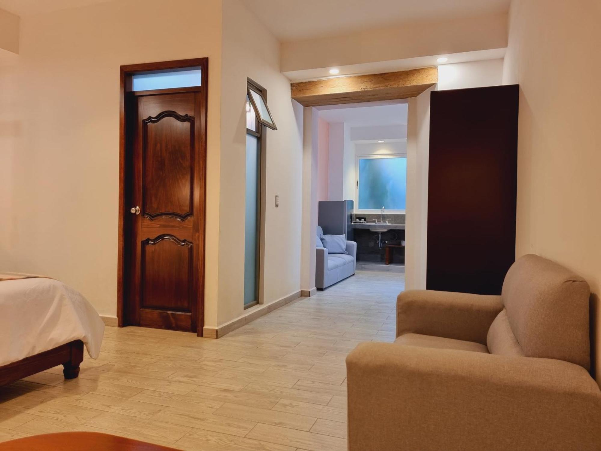 Hotel Barrio Antiguo Сан-Кристобаль-де-Ла-Касас Экстерьер фото